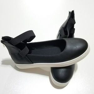 Bamboo criss cross elastic strap shoes